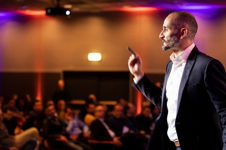 Max Merighetti trading online